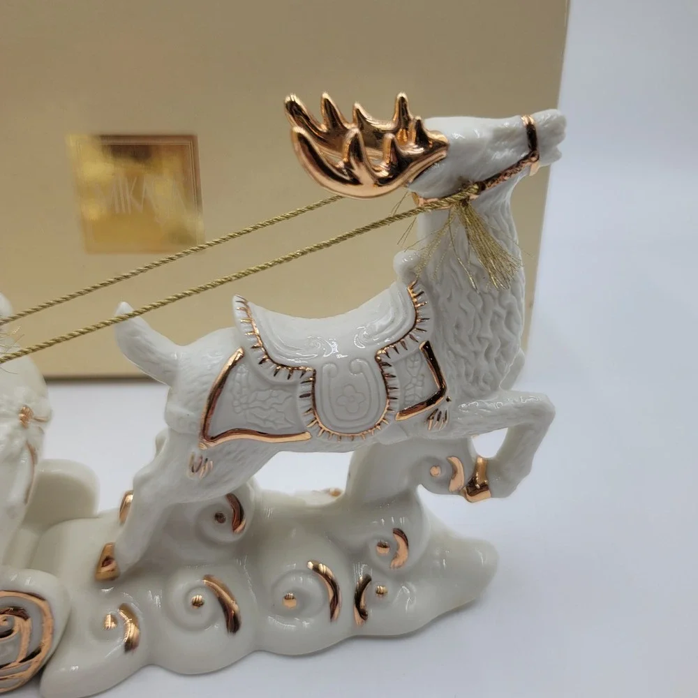 Mikasa Holiday Elegance Santa With Sleigh Fine Porcelain Gold Trim FK001/900